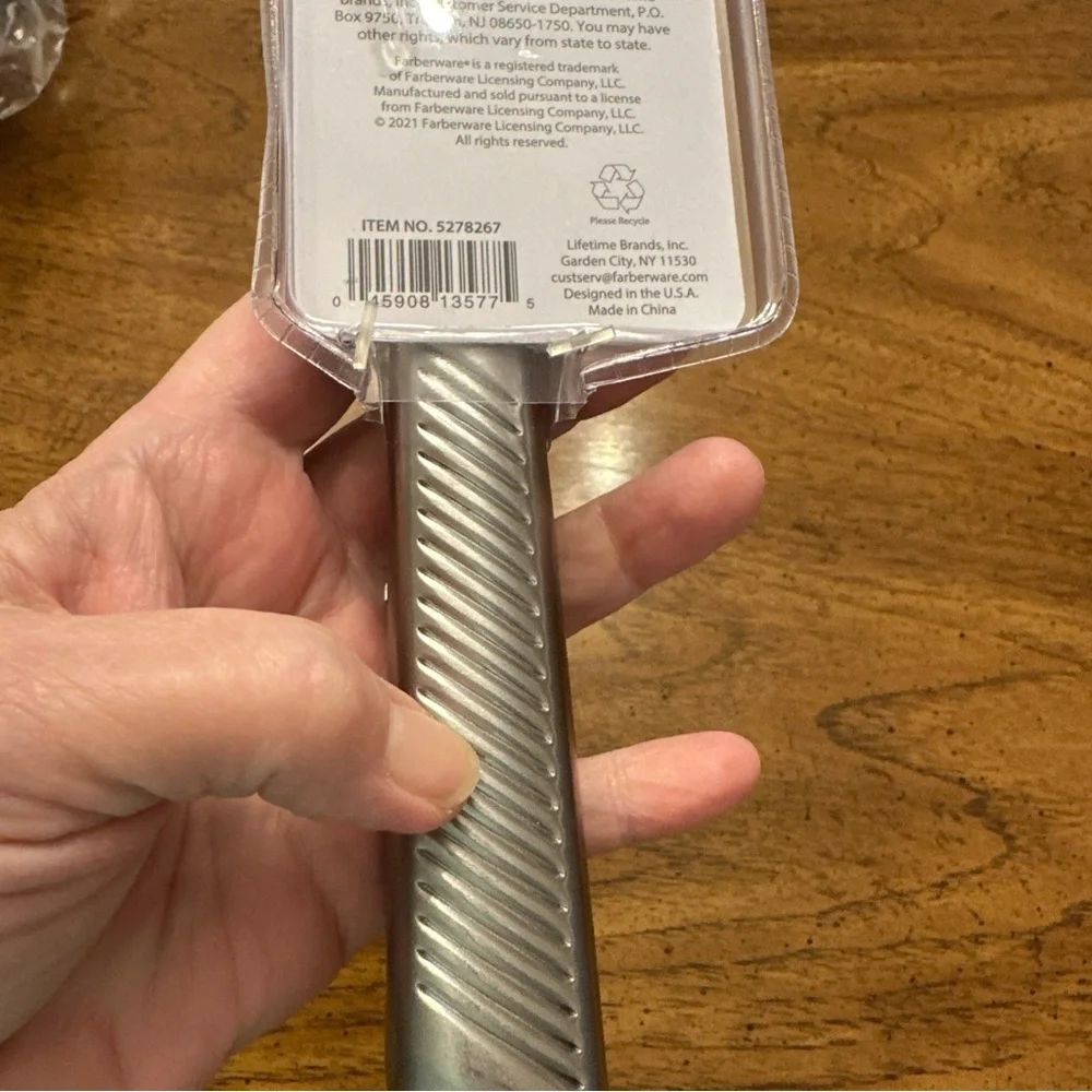 New with tags Farberware chef knife 8 inch blade